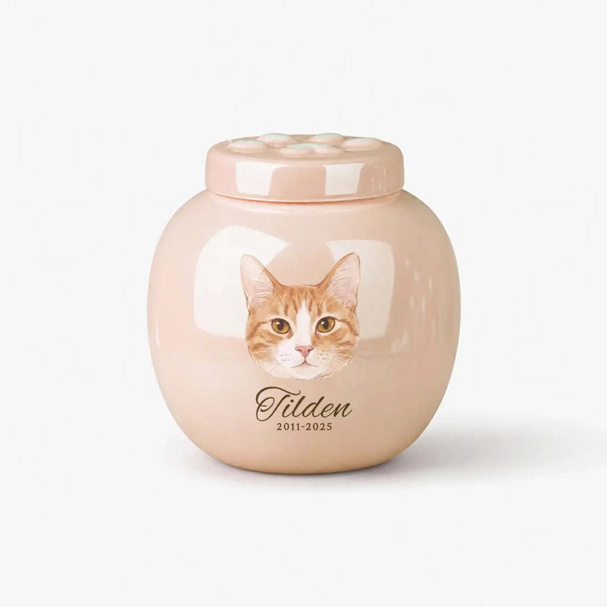 Size and capacity chart for the pink cat cremation urn: Small for cats up to 11 lb and Medium for any cat, with dimensions in inches and centimeters